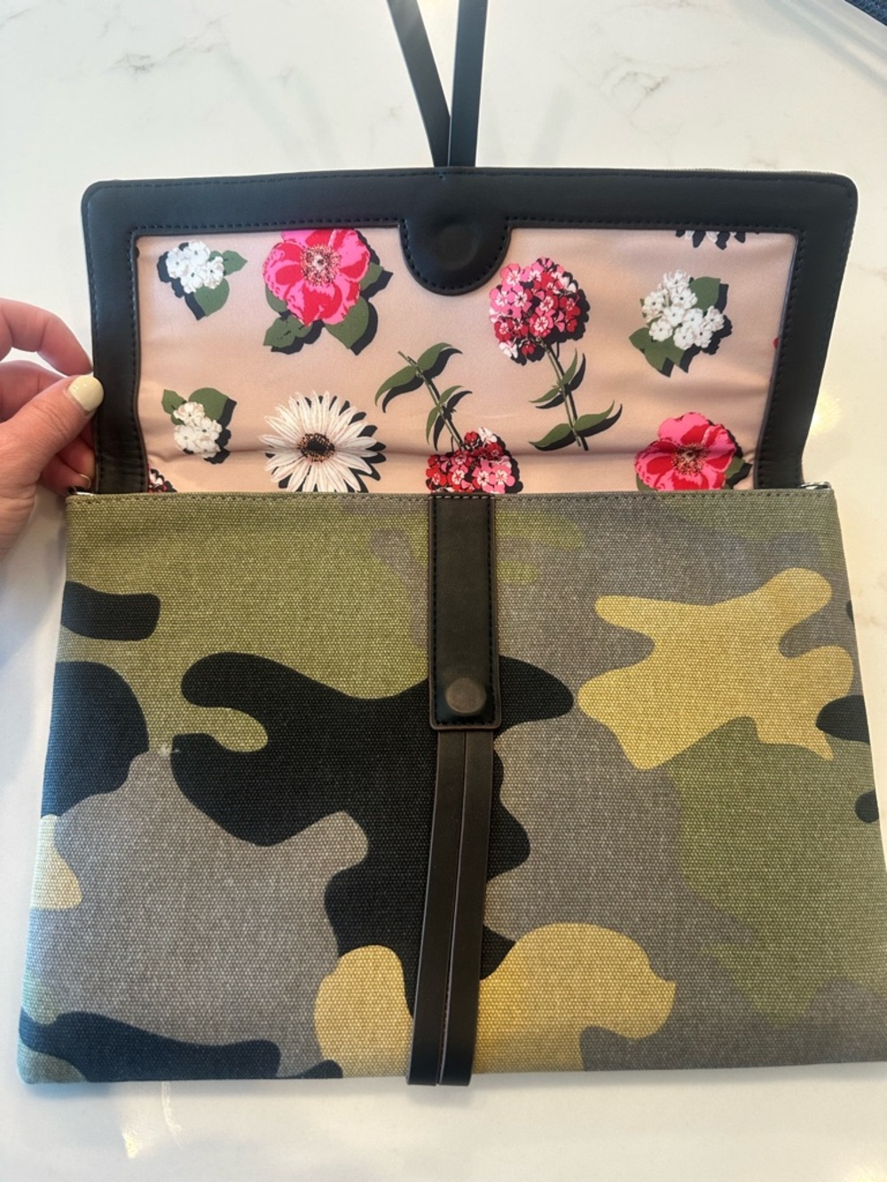 Hot deal 🔥 Camo Clutch - Picture 4 of 6